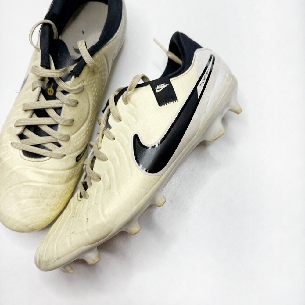 NIKE Tiempo Legend 10 Cleats